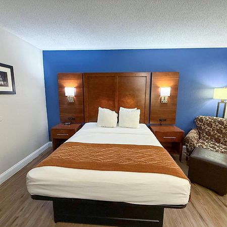 Comfort Inn & Suites St Louis-Хейзълуд Екстериор снимка