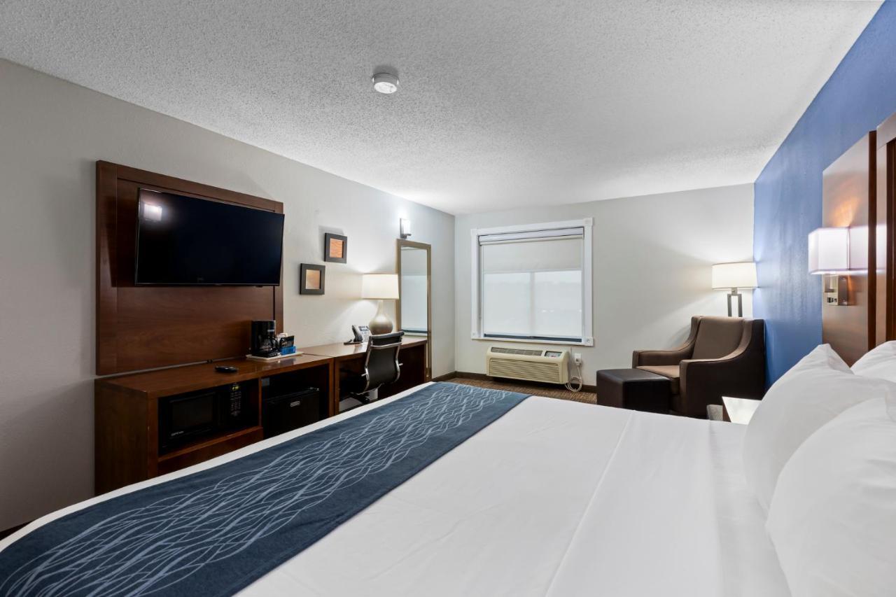 Comfort Inn & Suites St Louis-Хейзълуд Екстериор снимка