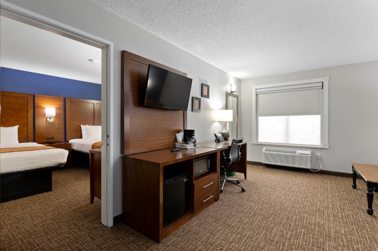 Comfort Inn & Suites St Louis-Хейзълуд Екстериор снимка