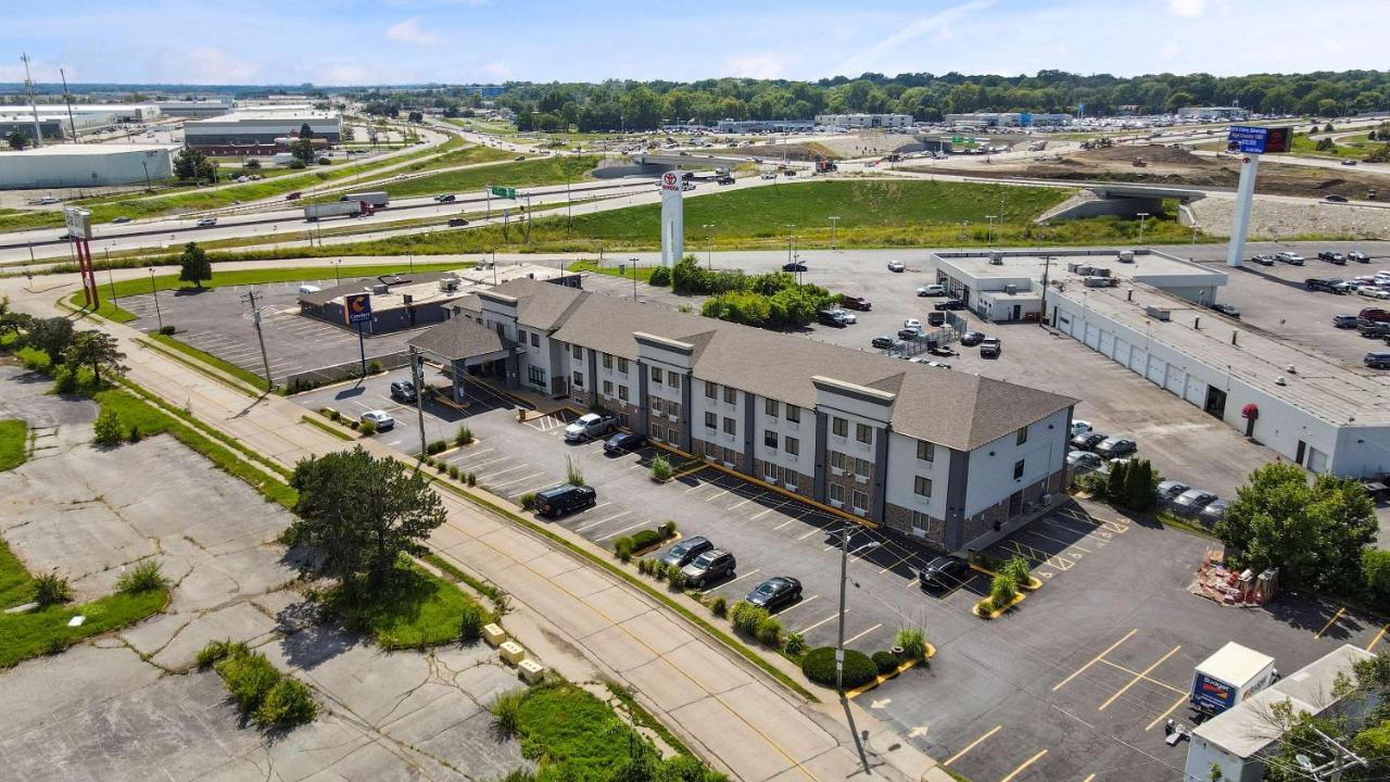 Comfort Inn & Suites St Louis-Хейзълуд Екстериор снимка
