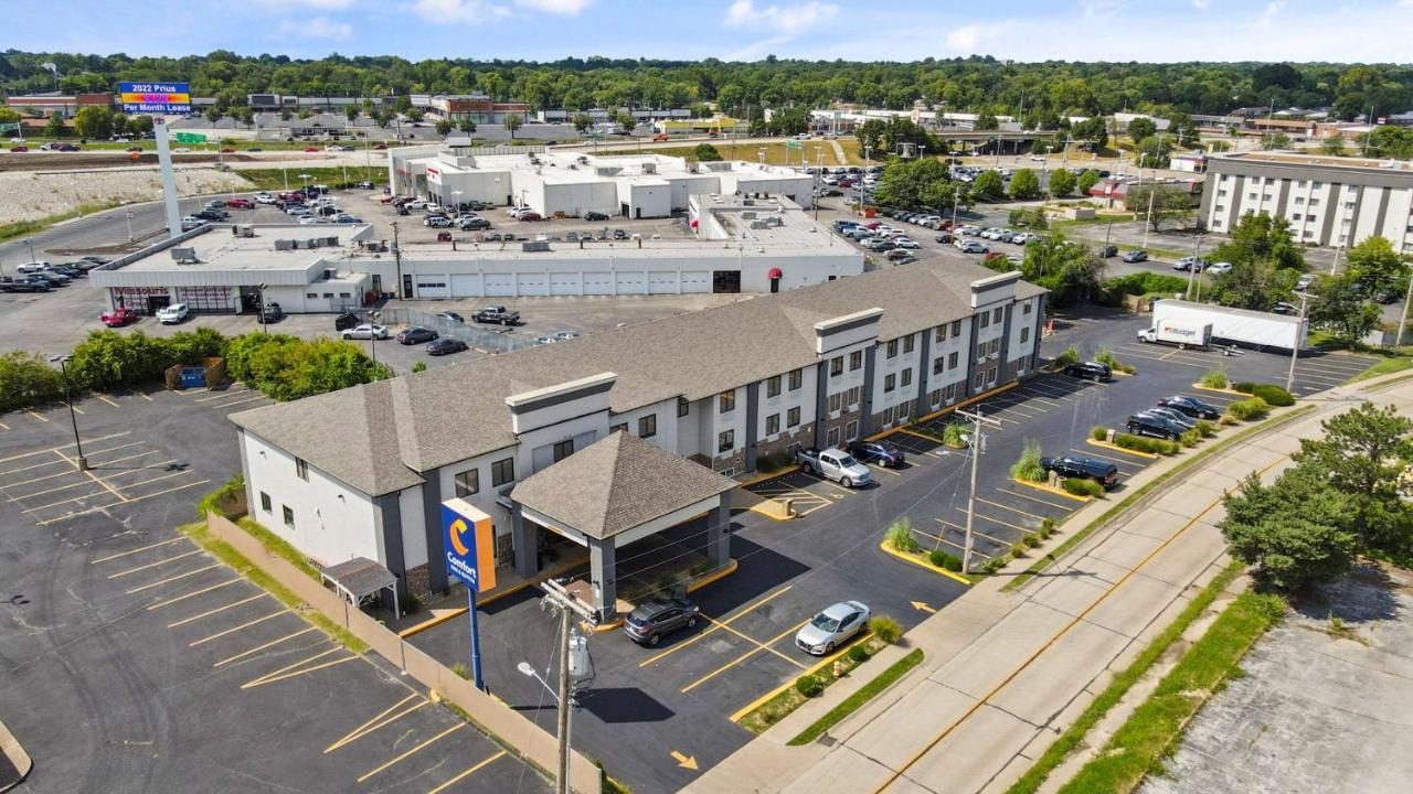 Comfort Inn & Suites St Louis-Хейзълуд Екстериор снимка