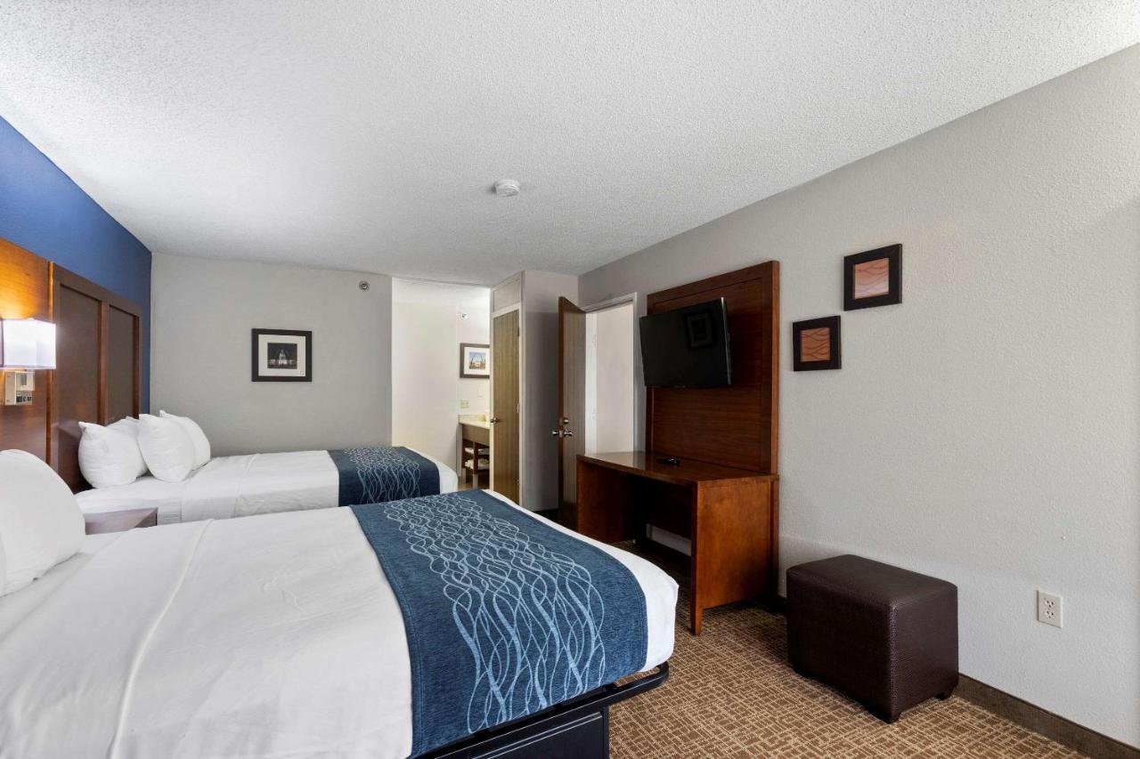 Comfort Inn & Suites St Louis-Хейзълуд Екстериор снимка
