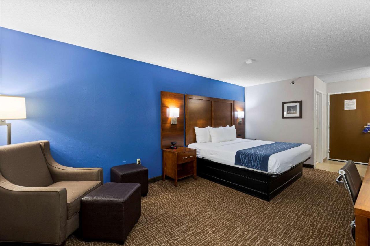 Comfort Inn & Suites St Louis-Хейзълуд Екстериор снимка