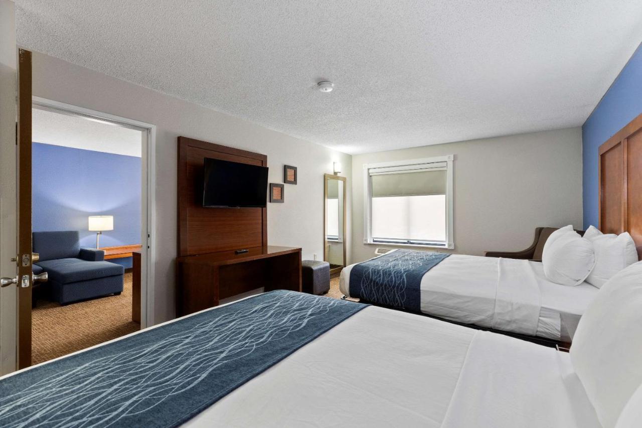 Comfort Inn & Suites St Louis-Хейзълуд Екстериор снимка