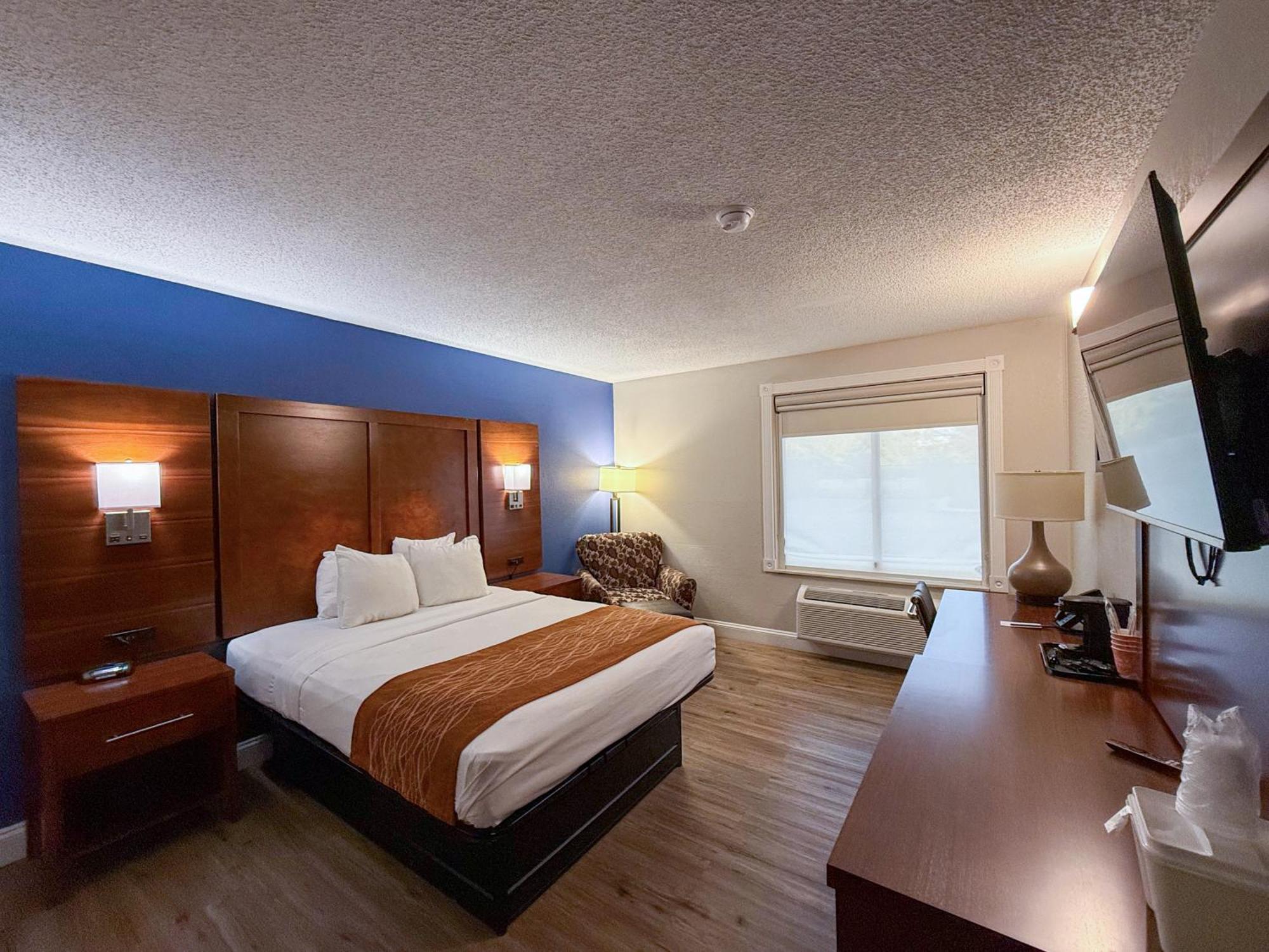Comfort Inn & Suites St Louis-Хейзълуд Екстериор снимка