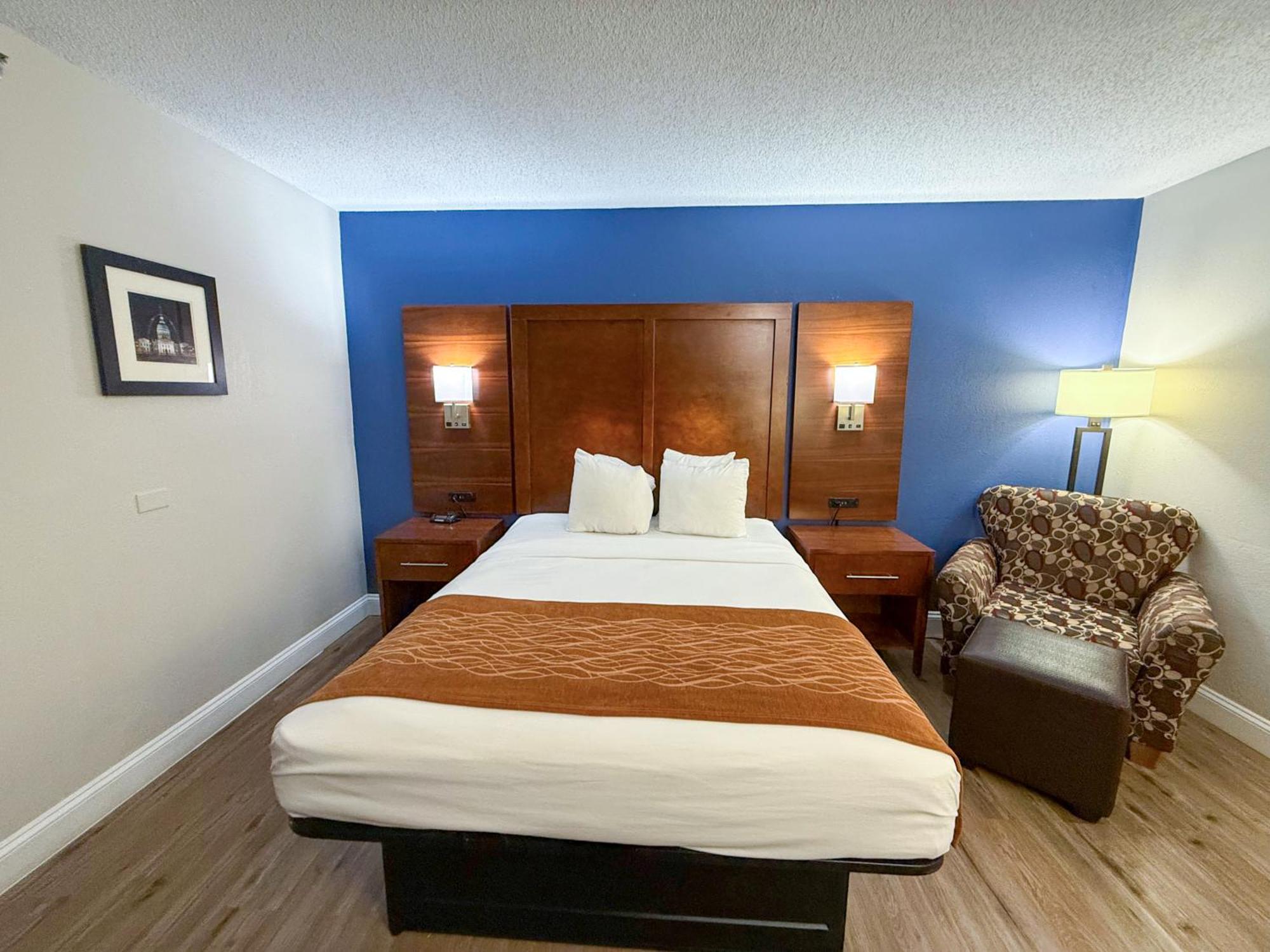 Comfort Inn & Suites St Louis-Хейзълуд Екстериор снимка