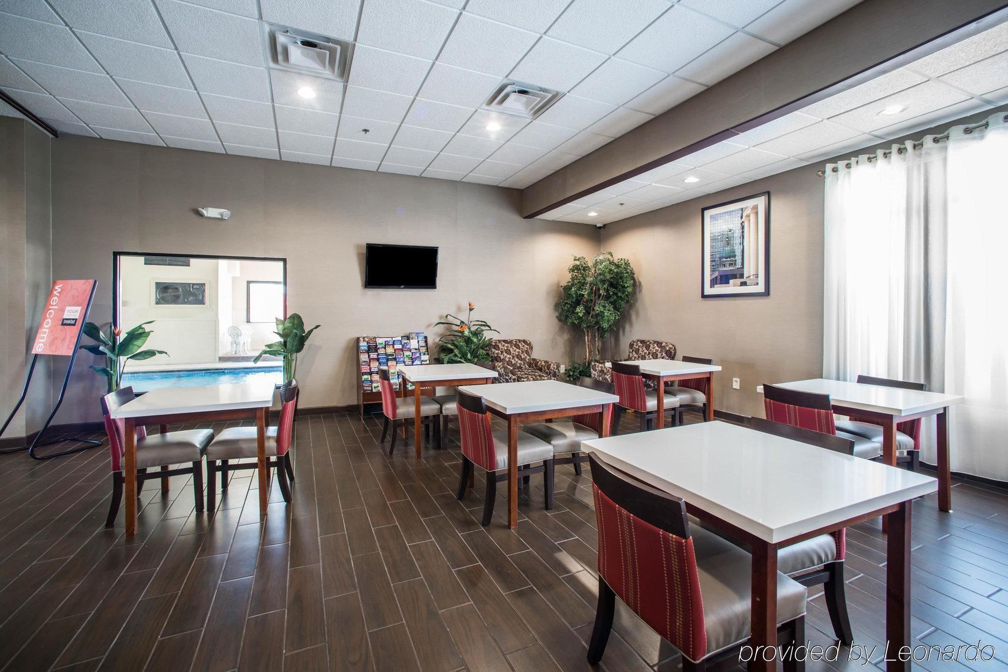 Comfort Inn & Suites St Louis-Хейзълуд Екстериор снимка