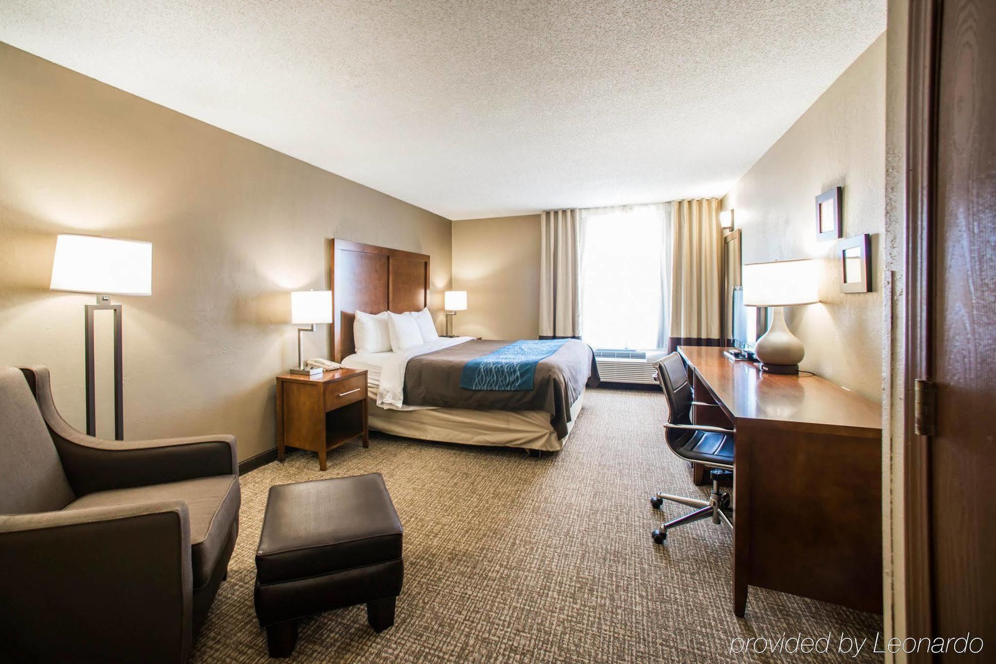 Comfort Inn & Suites St Louis-Хейзълуд Екстериор снимка