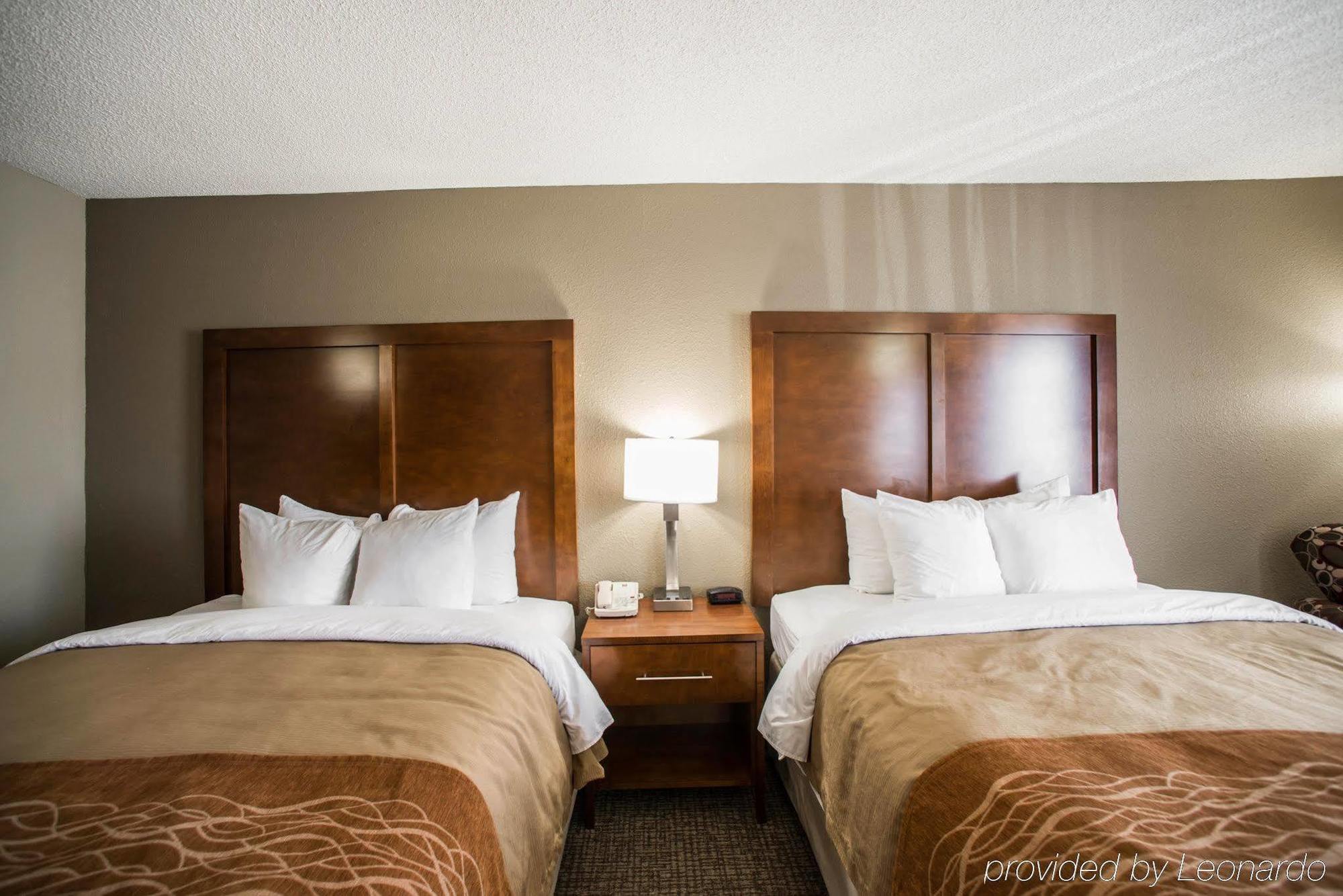 Comfort Inn & Suites St Louis-Хейзълуд Екстериор снимка