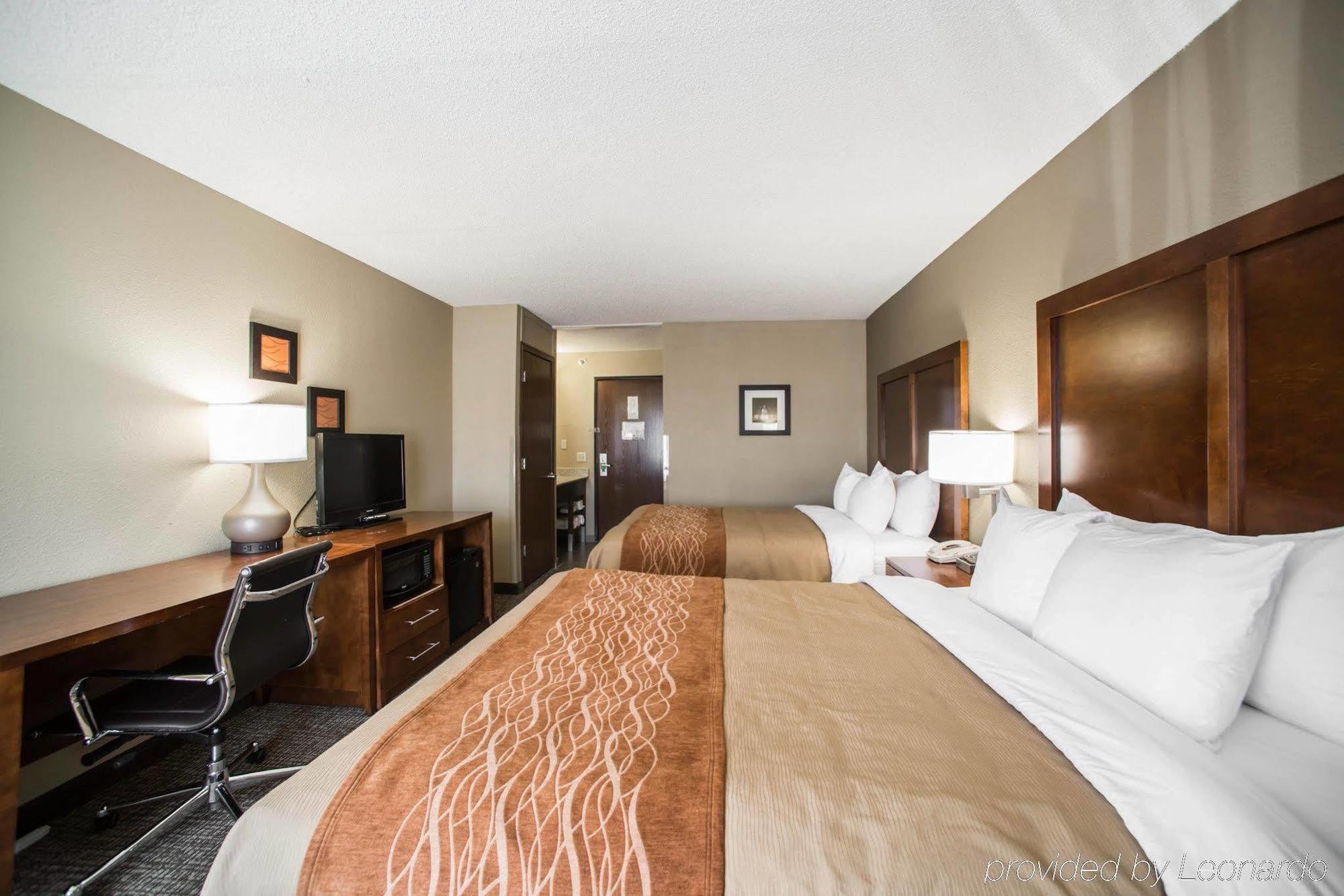 Comfort Inn & Suites St Louis-Хейзълуд Екстериор снимка