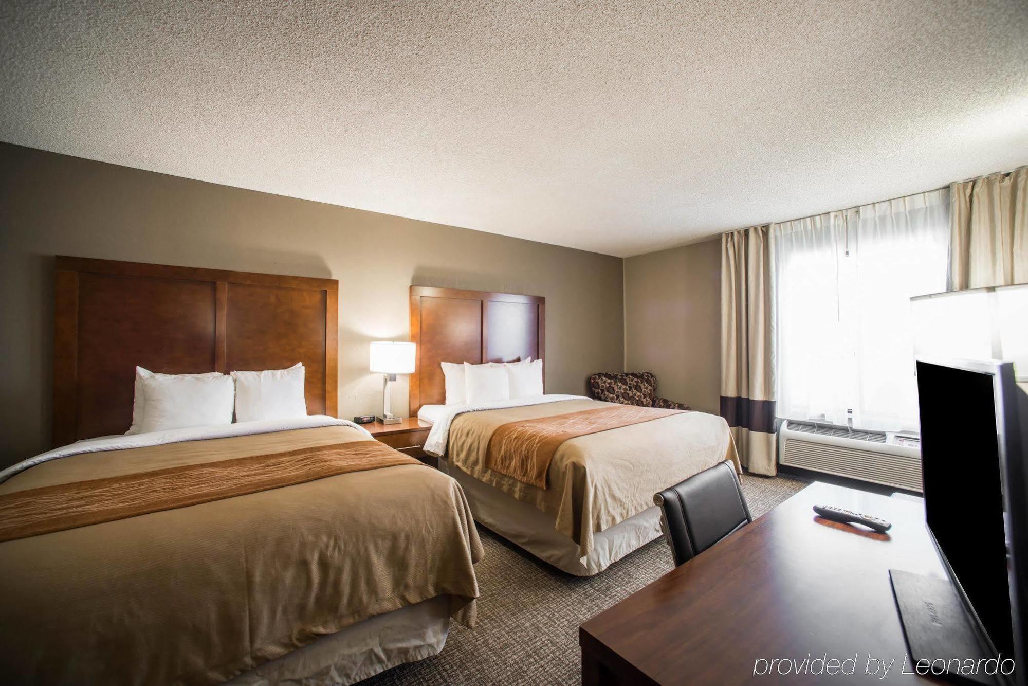 Comfort Inn & Suites St Louis-Хейзълуд Екстериор снимка