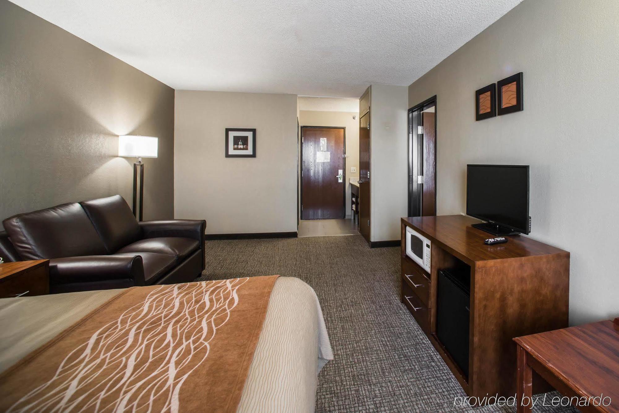 Comfort Inn & Suites St Louis-Хейзълуд Екстериор снимка