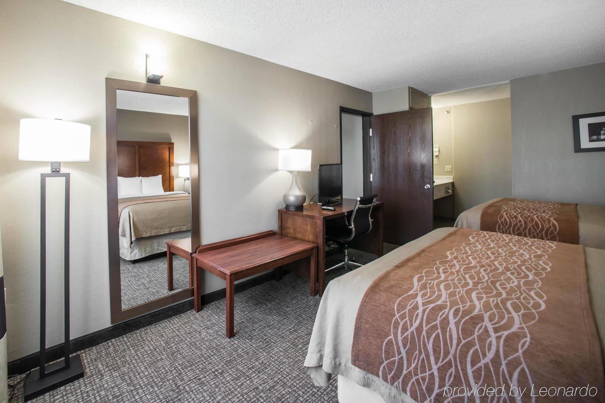 Comfort Inn & Suites St Louis-Хейзълуд Екстериор снимка
