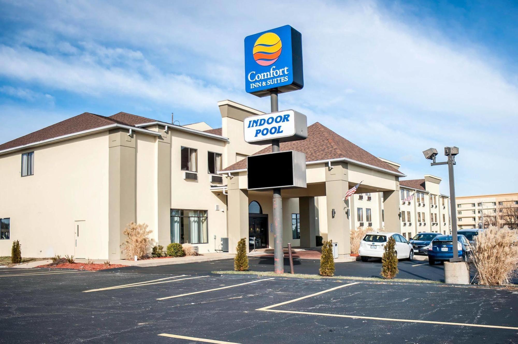 Comfort Inn & Suites St Louis-Хейзълуд Екстериор снимка
